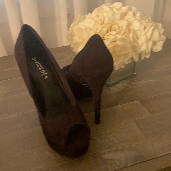 H&M divided black suede peep toe pumps - Picture 2 of 3